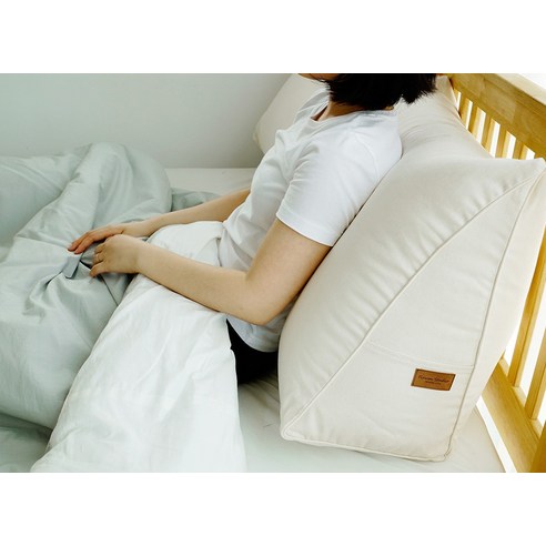 라움스튜디오 캔버스 삼각 등받이 쿠션: 침대 생활 필수템 등극! 5 라움스튜디오 캔버스 삼각 등받이 쿠션: 침대 생활 필수템 등극!